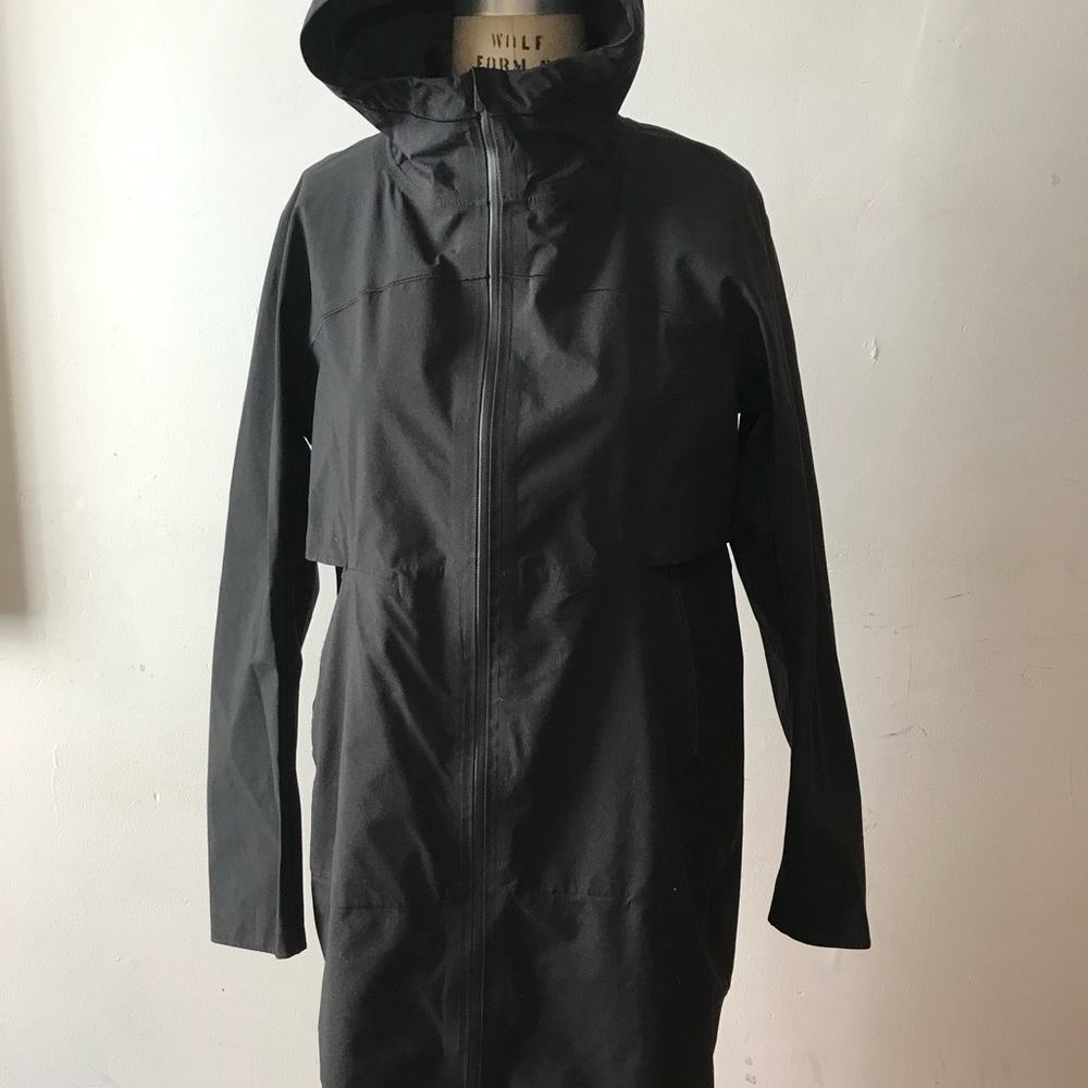 LuluLemon Rain Rebel Jacket - Classic Fit
